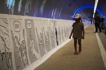 طلاب فرنسيون يحققون رقما قياسيا في رسم أطول لوحة فكاهية في العالم