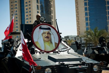 صورة ملك البحرين حمد بن عيسى آل خليفة على الدبابة