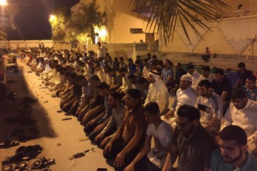 اعتصام امام منزل الشيخ عيسى قاسم في البحرين