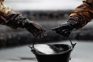 النفط يستعيد بعض خسائره