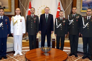 اردوغان وقادة عسكريون