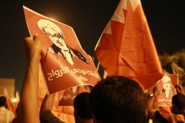 رفع المتظاهرون في البحرين صور آية الله الشيخ عيسى قاسم