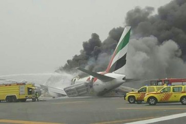 السلطات الإماراتية تؤكد السيطرة على الحريق الذي تعرضت له طائرة طيران الإمارات في مطار دبي