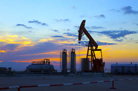 النفط يهبط بفعل زيادة غير متوقعة في المخزونات الأمريكية