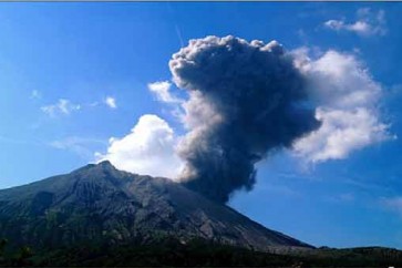 علماء يحذرون من تكرار كارثة بركان ياباني