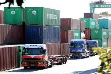 صادرات اليابان تنخفض 6.9% في سبتمبر لارتفاع الين