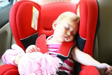 خطير جداً.. إياكم أن تتركوا أطفالكم ينامون في السيارة!