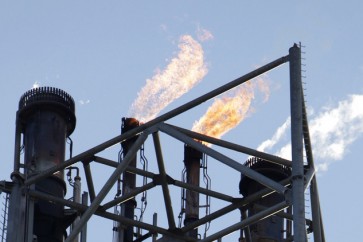 إيران تسابق السعودية في استخراج النفط من حقل مشترك