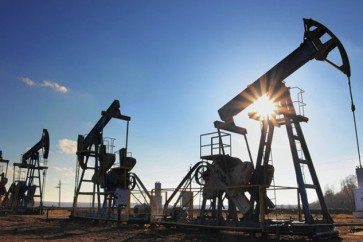 احتمال نمو الإنتاج الأمريكي يحد من مكاسب أسعار النفط
