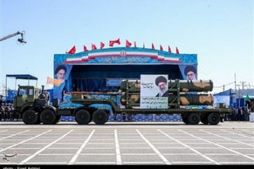 الاستعراض العسكري في اليوم الوطني للجيش الإيراني