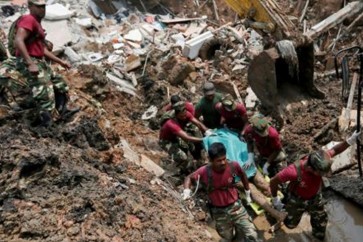 انهيار جبل القمامة في سيرلانكا