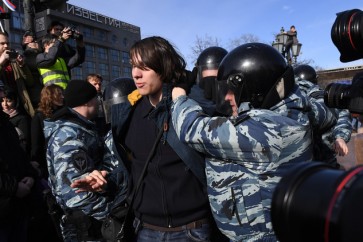 توقيف متظاهرين معارضين في روسيا