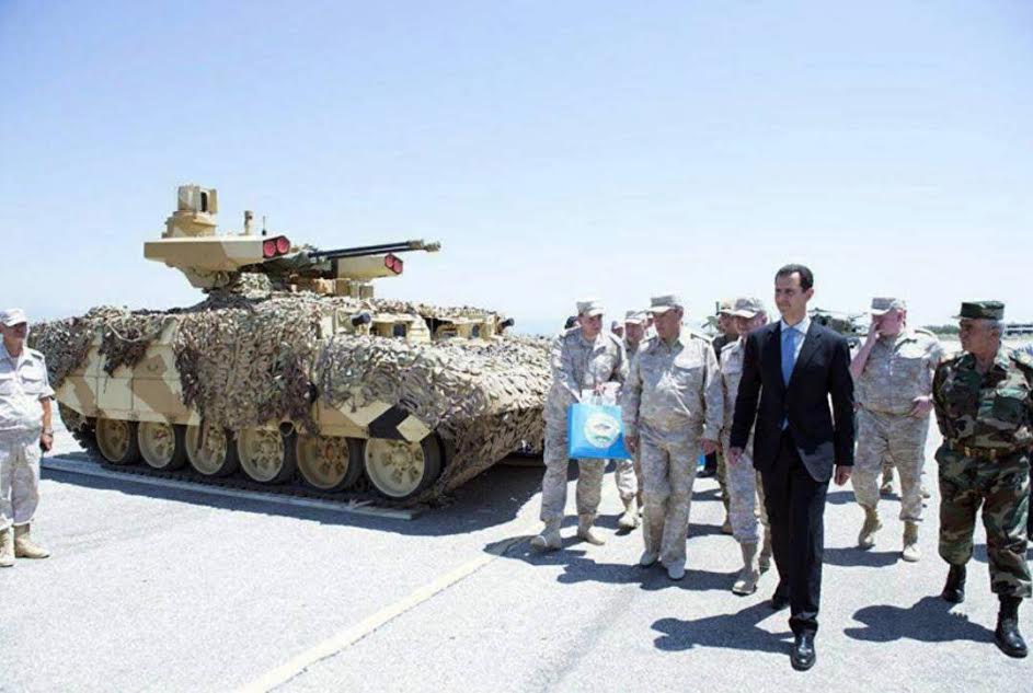 روسيا تستعرض للرئيس الأسد مركبة الدعم الناري الروسية