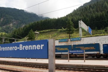 ممر برينير الحدودي بين إيطاليا والنمسا