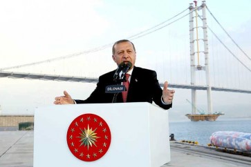 الحكومة التركية تبحث مع كبار رجال الأعمال تعزيز الصناعة