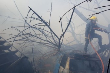 اخماد الحريق في منطقة الفيلات في صيدا