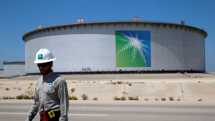 النفط يصعد مع تراجع إنتاج السعودية