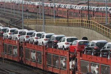"السيارات" تنذر بإشعال حرب تجارية بين أوروبا وأميركا