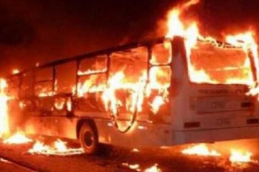 مقتل 20 شخصاً باحتراق حافلة بالبيرو