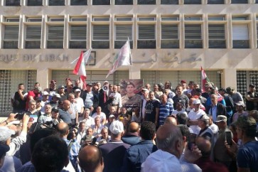 العسكريون المتقاعدون يعتصمون امام مصرف لبنان المركزي