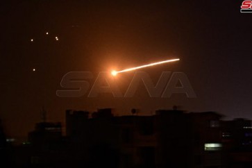 الدفاعات الجوية السورية تتصدى لعدوان إسرائيلي بالصواريخ على محيط دمشق وتدمر أغلبيتها قبل وصولها إلى أهدافها