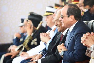 السيسي يأمر الحكومة برفع مكافأة الأطباء في مصر