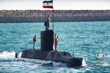 للمرة الأولى.. الغواصة الايرانية "فاتح" تطلق طوربيداً خلال مناورات "الاقتدار البحري 99"