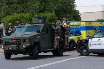 عناصر من قوات الأمن في موقع هجوم مسلح بمدينة أوستين في ولاية تكساس الأمريكية