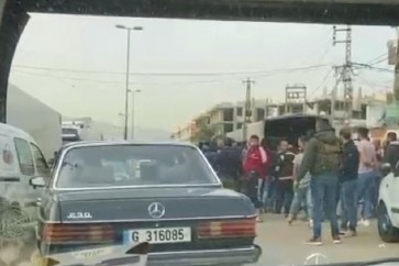 محتجون اعترضوا 4 شاحنات بداخلها بنزين ومازوت مهرب في المحمرة