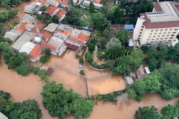 فيضانات وانهيارات طينية في اندونيسيا