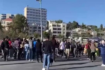 الشرطة الإسرائيلية تفرق بالقوة مظاهرة ضد الإغلاق في حي الشيخ جراح