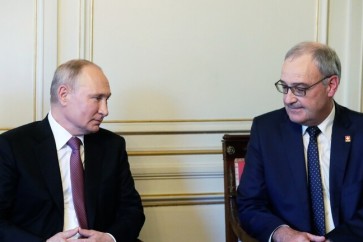 الرئيسان الروسي فلاديمير بوتين والسويسري غي بارميلين قبل بدء القمة الروسية الأمريكية في جنيف