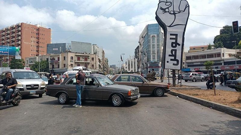 سائقو السيارات العمومية قطعوا مسارب ساحة عبدالحميد كرامي احتجاجا على عدم توافر مادة المازوت
