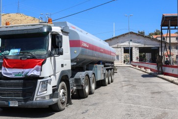 An Iraqi petrol truck crosses into Lebanon through the Masnaa crossing with Syria on August 08, 2020 as part of the aid pledged by Iraqi authorities following the monster explosion that killed more than 150 people and disfigured the capital Beirut. (Photo by - / AFP)