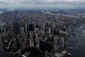 السحب فوق مانهاتن قبل وصول الإعصار "هنري" إلى مدينة نيويورك
