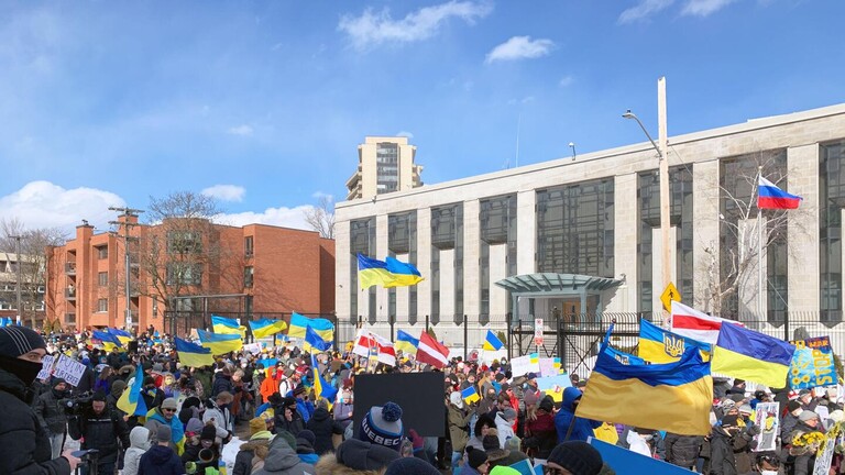 احتجاجات أمام السفارة الروسية في كندا في فبراير 2022 ضد العملية العسكرية في أوكرانيا