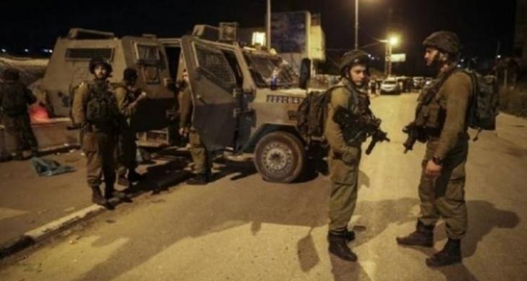الاحتلال الاسرائيلي يعتقل 14 مواطنًا من الضفة المحتلة