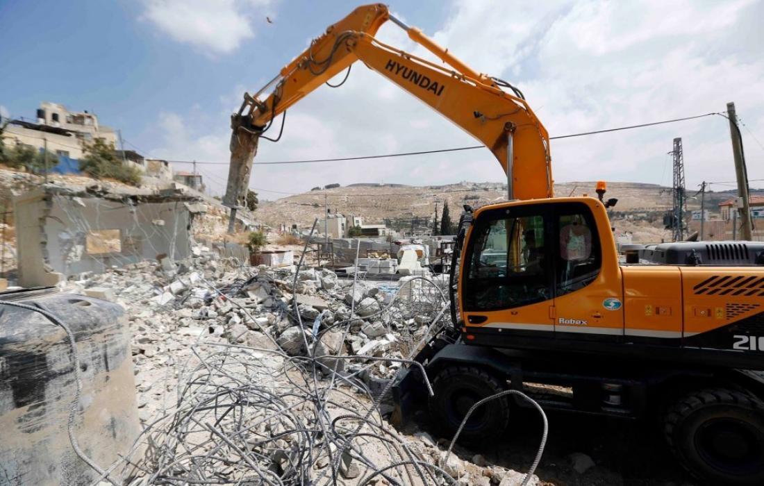 الاحتلال الاسرائيلي يهدم منزلا في في بلدة جبل المكبر بالقدس