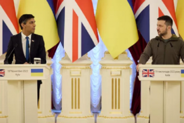 حملة انتقادات بريطانية واسعة حول مظهر وسلوك الرئيس الأوكراني فلاديمير زيلينسكي خلال لقائه مع رئيس الوزراء البريطاني ريشي سوناك