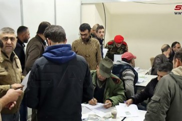 تسوية أوضاع أكثر من ألف مطلوب في إطار عملية التسوية المستمرة بحي الوعر في حمص