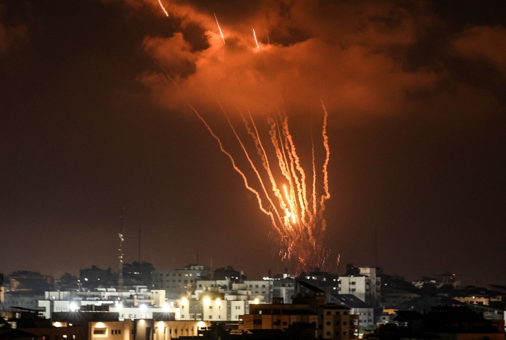 رشقة صواريخ من قطاع غزة على مستوطنات الاحتلال الصهيوني