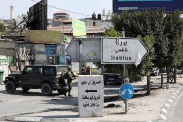قوات الاحتلال تنصب حاجزاً للتفتيش في دير شرف غرب نابلس