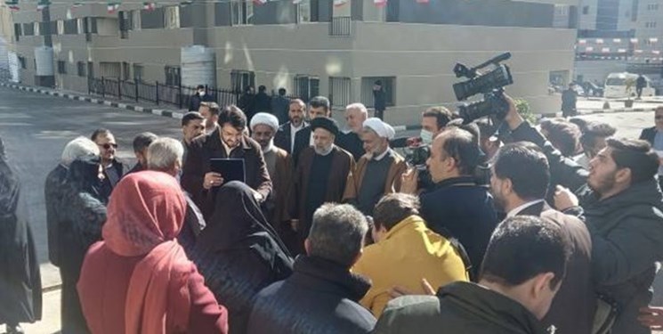 الرئيس الايراني يشارك بحضور مراسم تسليم 10 الاف منزل للمواطنين ضمن مشروع مهر السكني