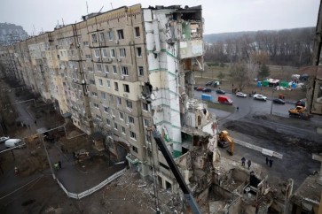 الهجمات الصاروخية الروسية أثرت بشكل كبير على المباني والبنية التحتية بأوكرانيا (رويترز)