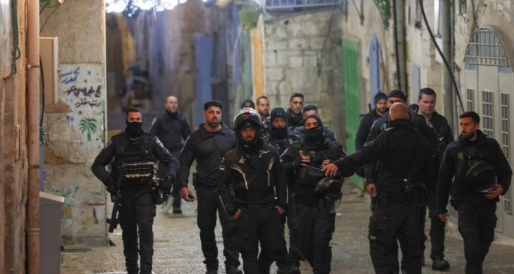 استنفار قوات الاحتلال في أعقاب إطلاق النار على شاب فلسطيني عند باب السلسلة في المسجد الأقصى