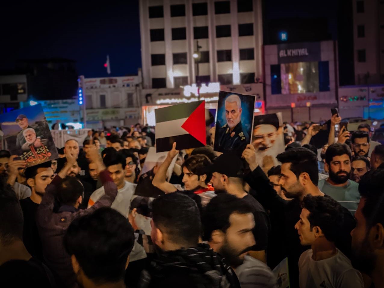 من التظاهرات التي خرجت ليلاً في العراق دعماً لفلسطين وتنديداً بجريمة المعمداني