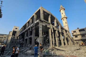 مسجد مدمر في قطاع غزة جراء غارات العدو (رويترز)