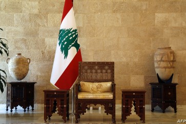The Lebanese presidential seat is seen in front of a national flag at the "Salle des Ambassadeurs" (Room of the ambassadors) at the presidential palace in Baabda on May 22, 2008. Lebanon's parliament speaker Nabih Berri has formally summoned lawmakers to elect army chief Michel Sleiman president on May 25, his office announced today. AFP PHOTO/PATRICK BAZ